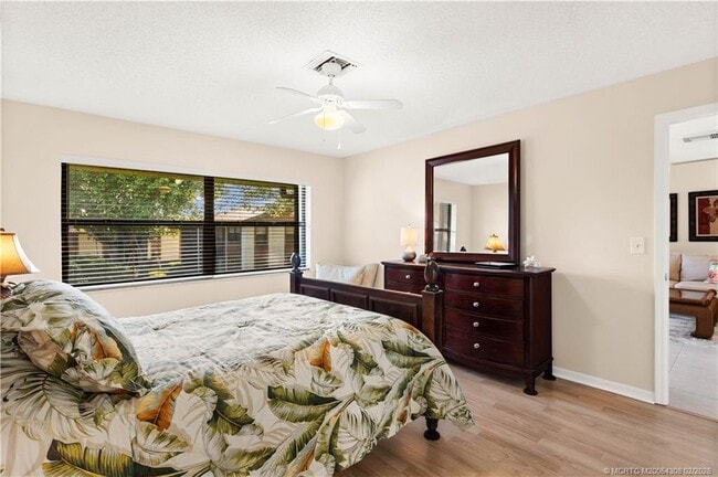 Building Photo - 4885 SE Capstan Ave