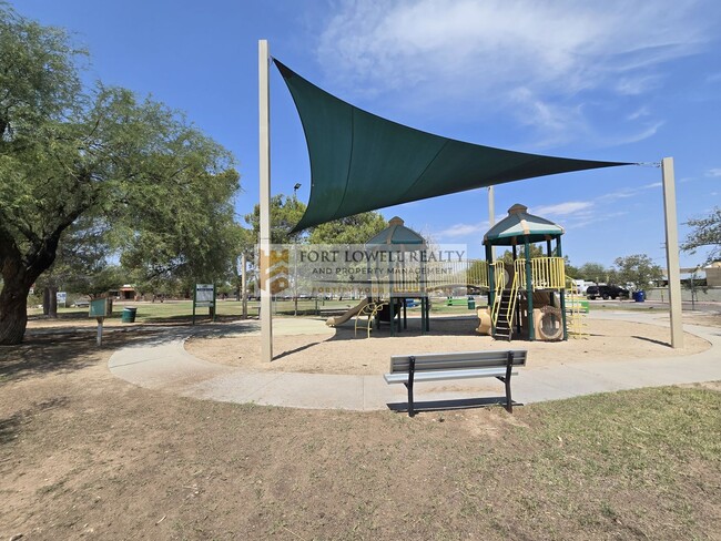 Building Photo - 2640-2642 N Santa Rita Ave