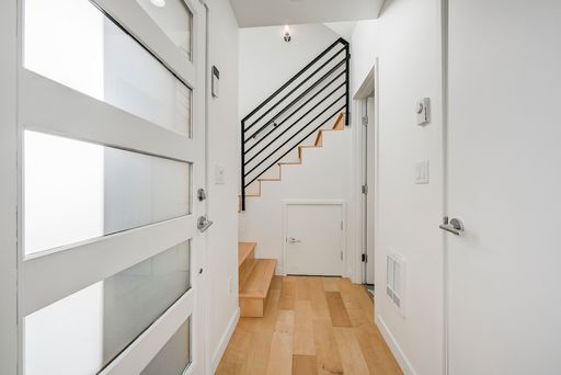 Building Photo - Stunning Modern 2 Bedroom Townhome in Ballard! AVAILABLE January 10th!