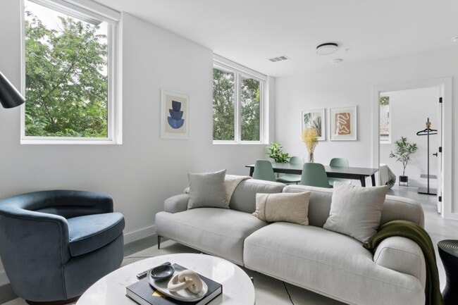 Building Photo - Capitol Living (Furnished Rooms)