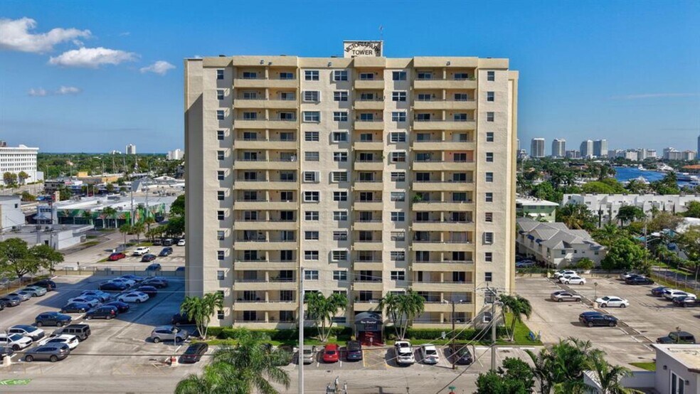 Building Photo - 900 NE 18th Ave