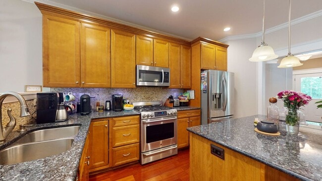 Building Photo - 3 Bed/4.5 Bath Crescent Hill Charmer with 2 Car Garage