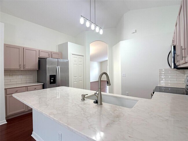 Building Photo - 538 Solana Cir
