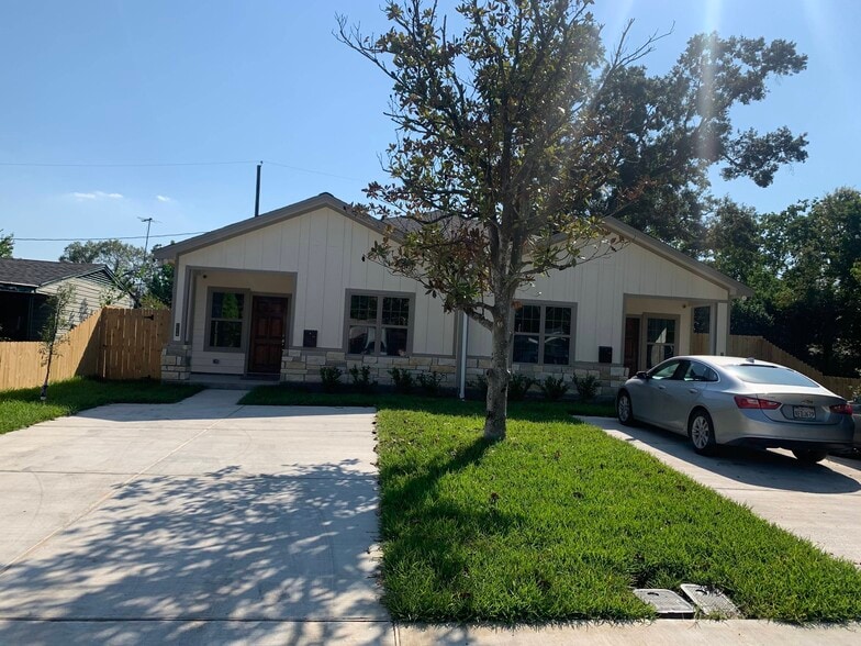 Building Photo - 5622 Ridgeway Dr