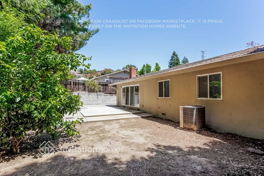 Building Photo - 217 Locust Dr