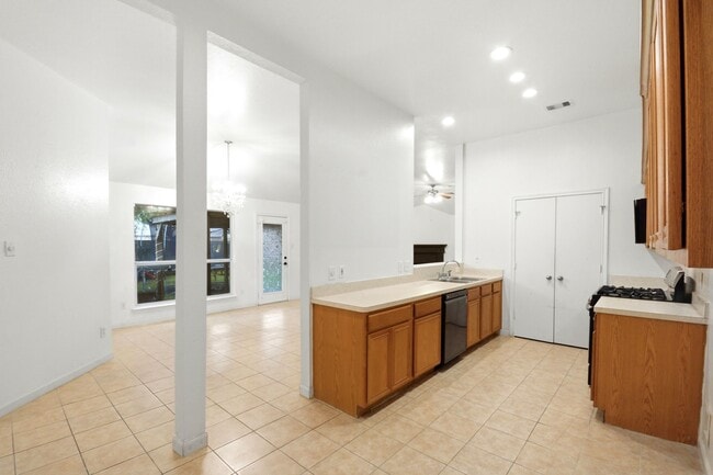 Building Photo - 111 Thunder Basin Dr