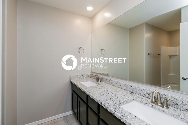 Building Photo - 4 Bedroom Pet-Friendly Home in Phoenix, AZ...