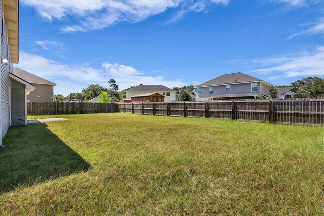 Building Photo - 721 Highgrove Ct
