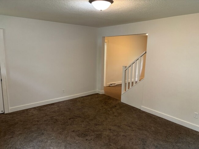 Building Photo - Cozy 3 Bed House in Waterloo, Iowa
