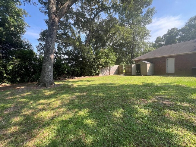 Building Photo - 3290 Valencia Dr