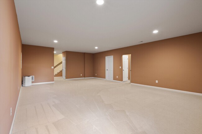 Building Photo - 10242 Spring Iris Dr