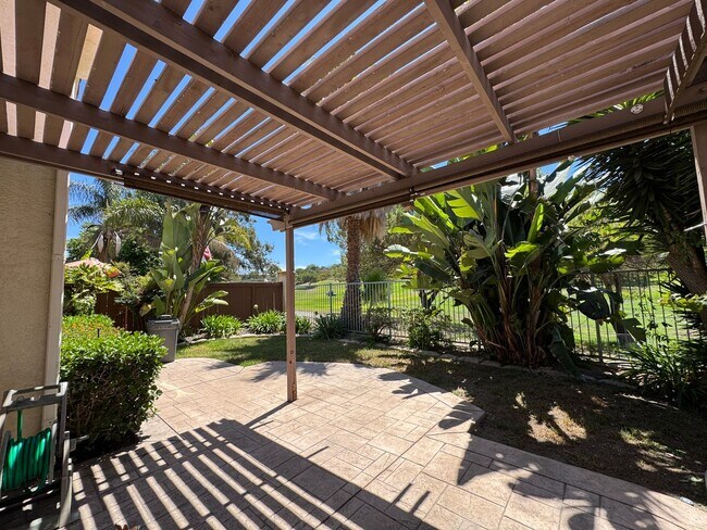Building Photo - Rent a Beautiful Home Backing the Golf Cou...