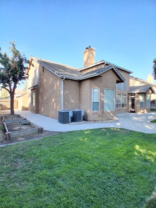 Building Photo - 1891 E Oak Haven Dr