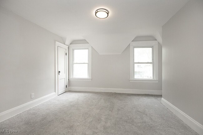Building Photo - 15409 Grovewood Ave