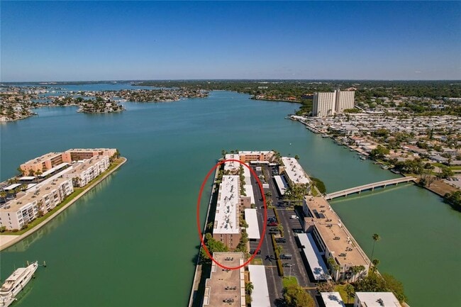 Building Photo - 7540 Bay Island Dr S