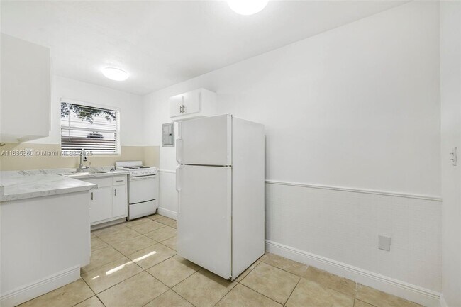 Building Photo - 7130 W 11th Ct