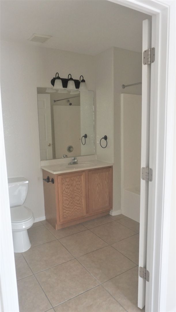 Building Photo - 4410 Buena Loma Way