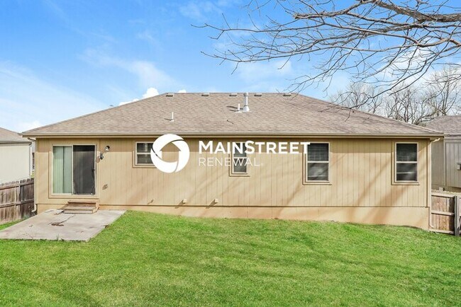 Building Photo - 4 Bedroom Pet-Friendly Home in Independence, MO with Main Street Renewal