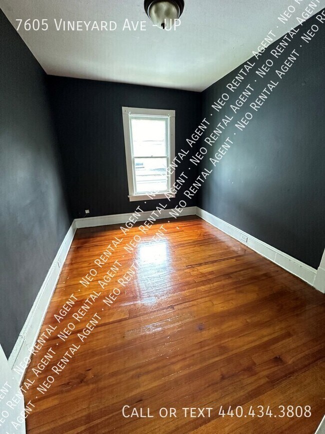 Building Photo - 7605 Vineyard Ave