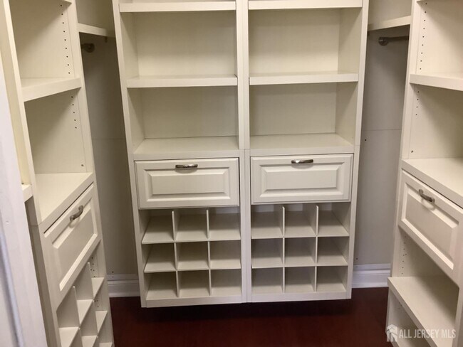 Building Photo - 404 Plymouth Rd