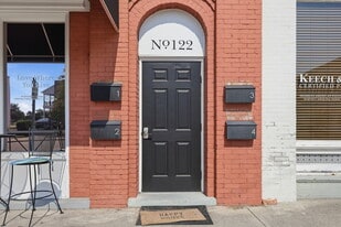 Building Photo - 122 S Market St