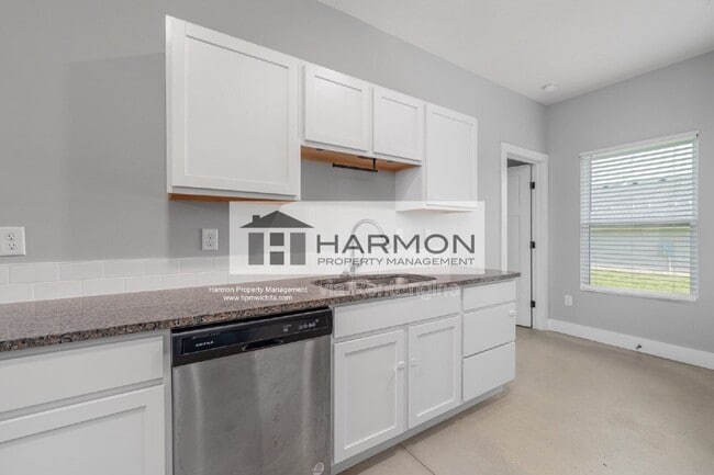 Building Photo - 2124 S Thatcher Ct