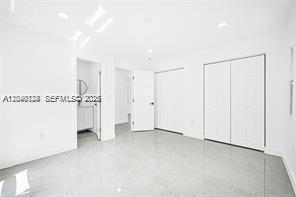 Building Photo - 1301 Sharar Ave
