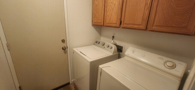 Building Photo - Wonderful 3 Bedroom 2 Bathroom Home in Elk...
