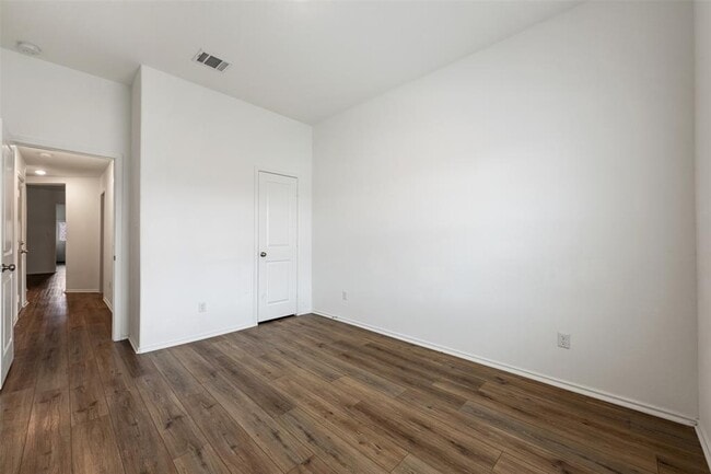 Building Photo - 148 Perfect World Lp