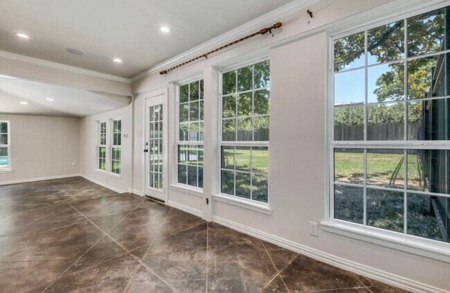 Building Photo - 6307 Deloache Ave