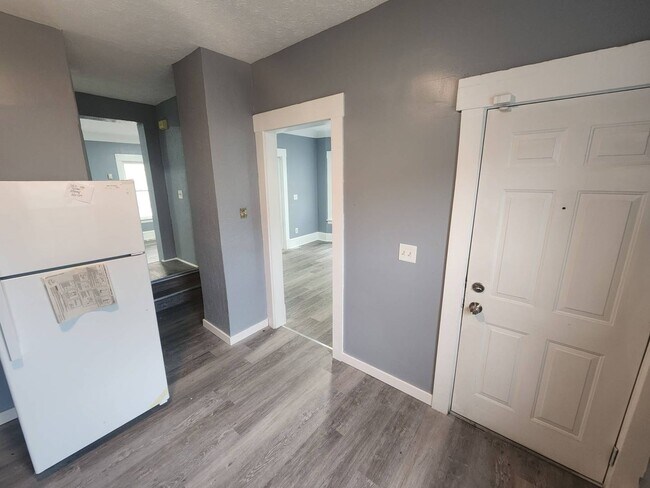 Building Photo - Charming 3-Bedroom Property in Prime Location