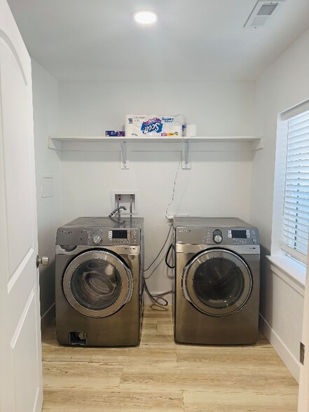 Building Photo - 952 S 1350 E