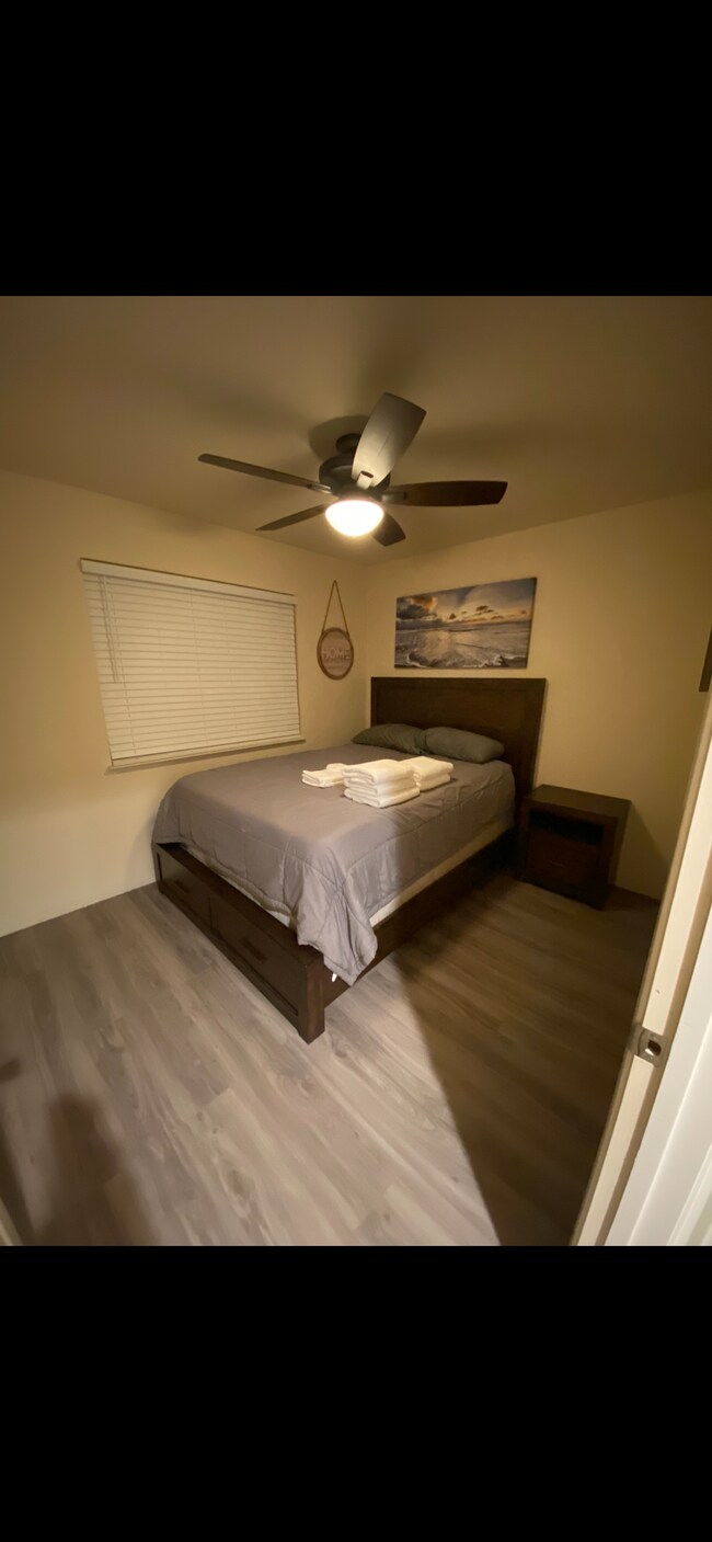 Building Photo - 433 Hazelnut Dr