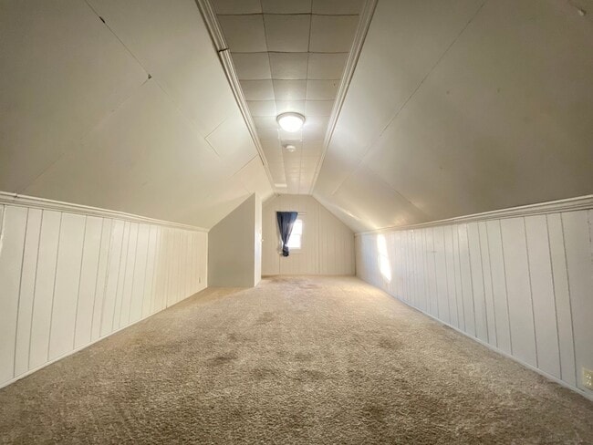 Building Photo - 4 Bedroom Home In Whiting, IN