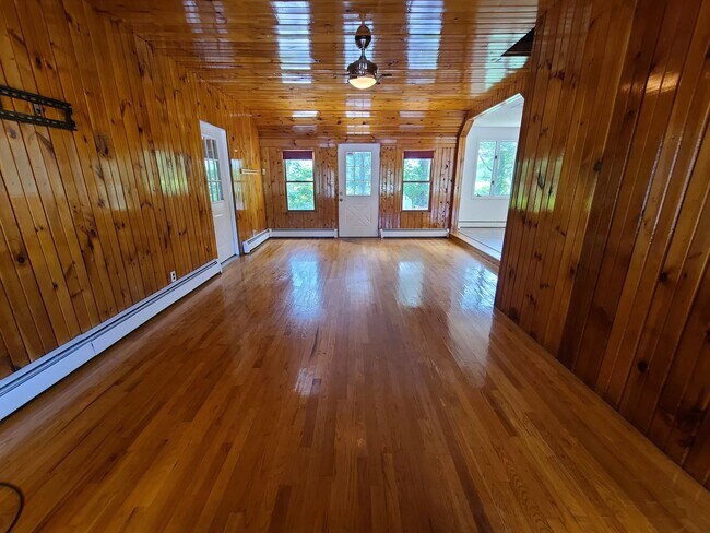 Building Photo - 426 S County Trail