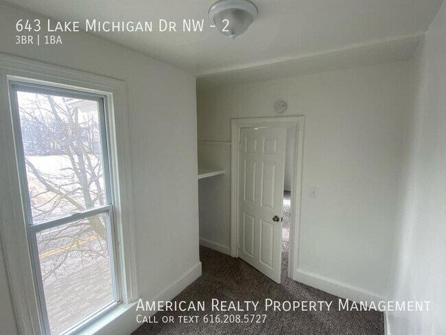 Building Photo - 643 Lake Michigan Dr NW