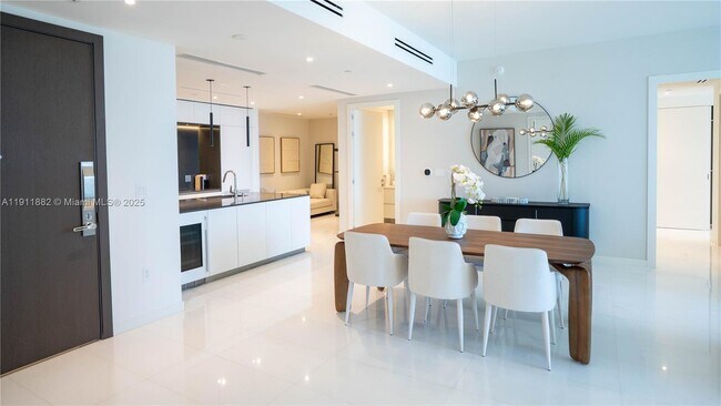 Building Photo - 300 Biscayne Blvd Way