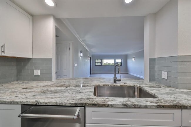 Building Photo - 4141 Bayshore Blvd