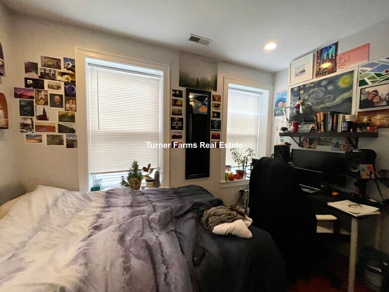 Building Photo - 721 Parker St