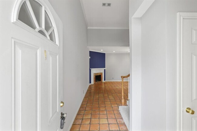 Building Photo - 903 Knox St