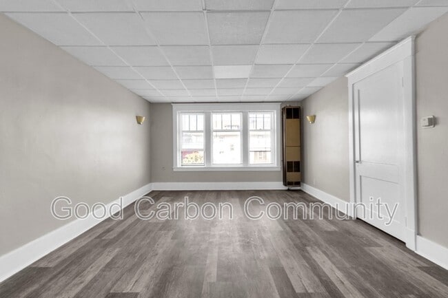 Building Photo - 1247 Hertel Ave