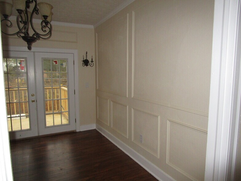 Building Photo - 3062 Oxford Ave