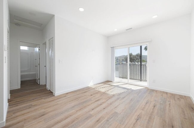 Building Photo - 1/2 Off First Month's Rent - New Construct...