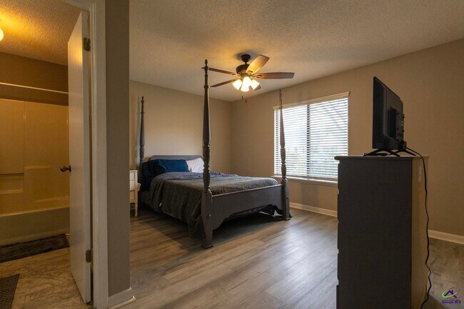 Building Photo - 135 Sussex Dr