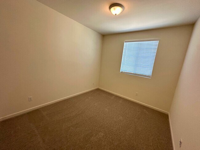 Building Photo - Stunning 4 Bedroom, 3 Bath Questa Home