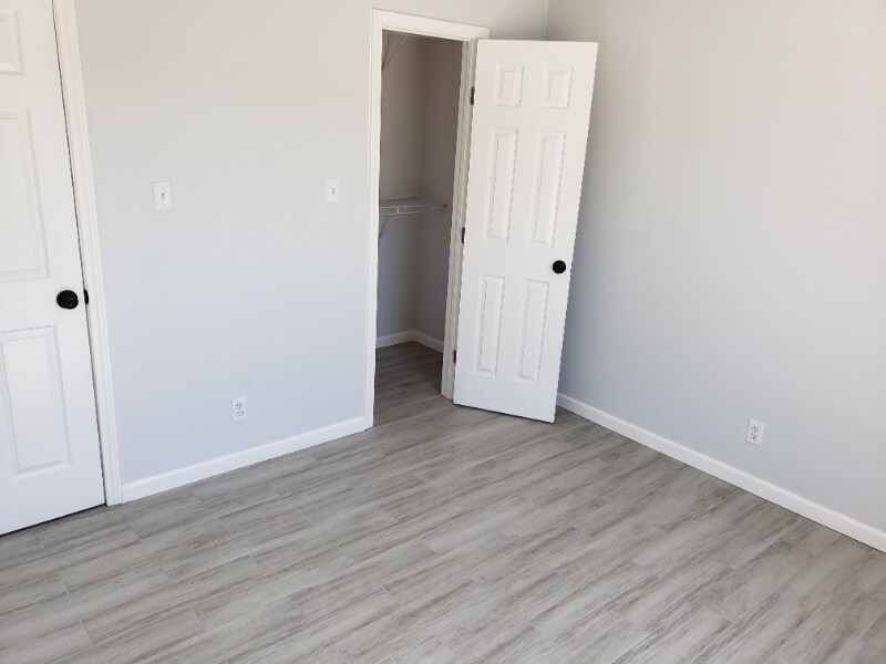 Building Photo - 7576 Windsor Oaks