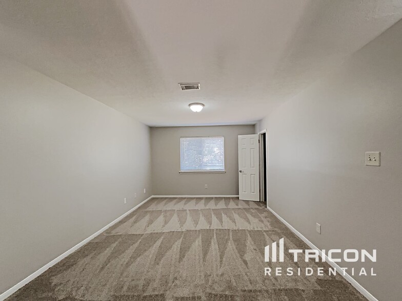 Building Photo - 21504 S Towerguard Dr
