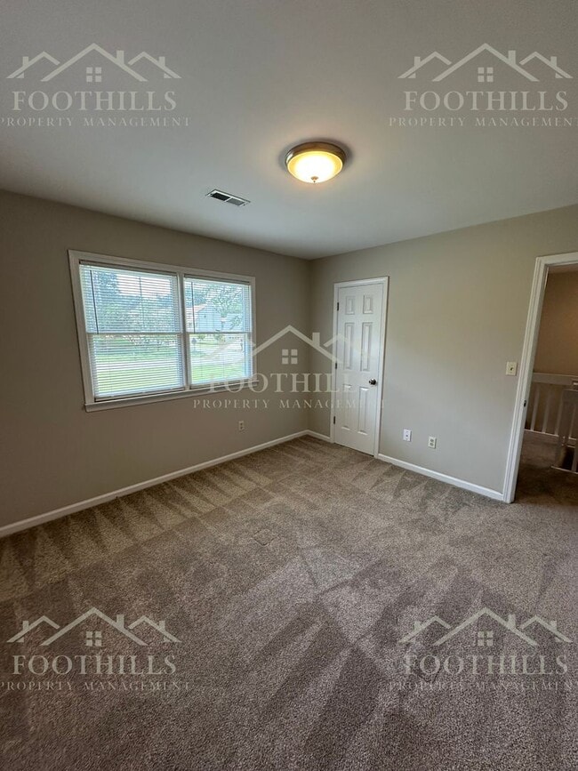 Building Photo - Comfort & Space in a Great Location! 3-Bed...