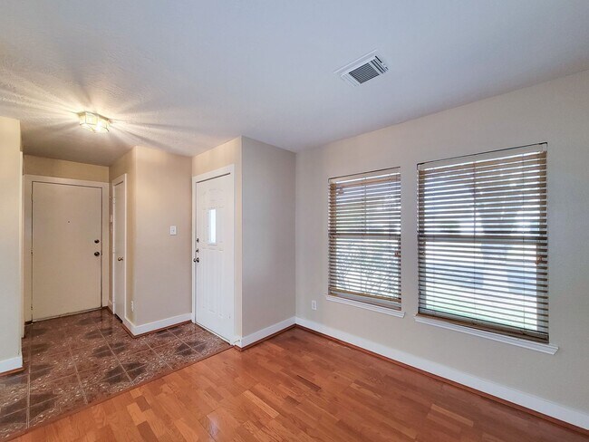 Building Photo - 3 bedroom one story home on large corner lot. Home has hard flooring throughout living areas and ...