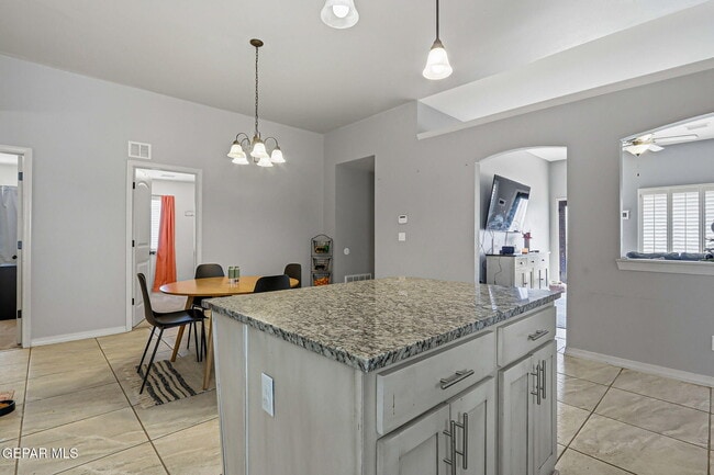 Building Photo - 3853 Loma Brisa Dr